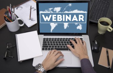 iş el laptop klavye Webinar ana ile yazarak 