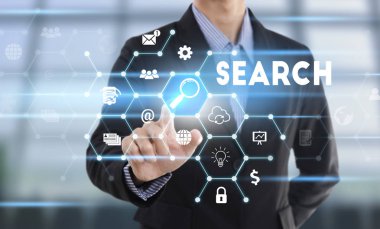 İşadamı el basarak düğme arama. sanal ekran üzerinde oturum.