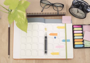 zamanlama günlük defter kalem ile yönetim hatırlatmak kavramı.