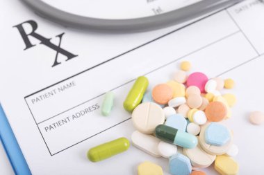 Eczane arka masada. reçete kağıt tıp.