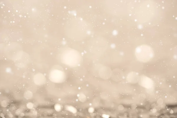 抽象的なキラキラのボケ味とスノーフレーク。概念クリスマス — ストック写真