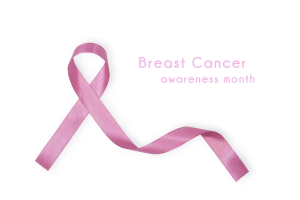 Beyaz arka plan üzerinde izole pembe kurdele meme kanseri. 