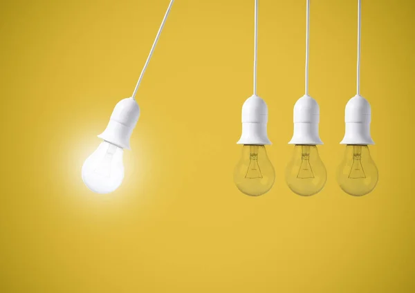 Diferença lâmpada no fundo amarelo. conceito de novas ideias — Fotografia de Stock