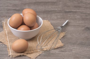 ahşap masa, üstten görünüm üzerinde kopya alanı kase yumurta