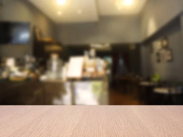 Puste drewniane blat na niewyraźne café streszczenie tło. — Zdjęcie stockowe