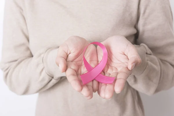 여자는 바탕에 유방암을 — 스톡 사진