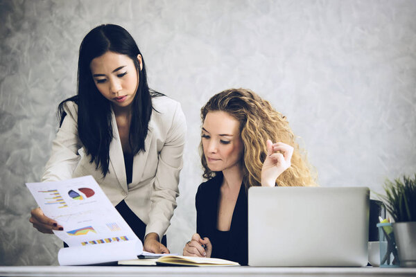 Дискуссия деловых женщин представляет проект по реализации стратегии
 