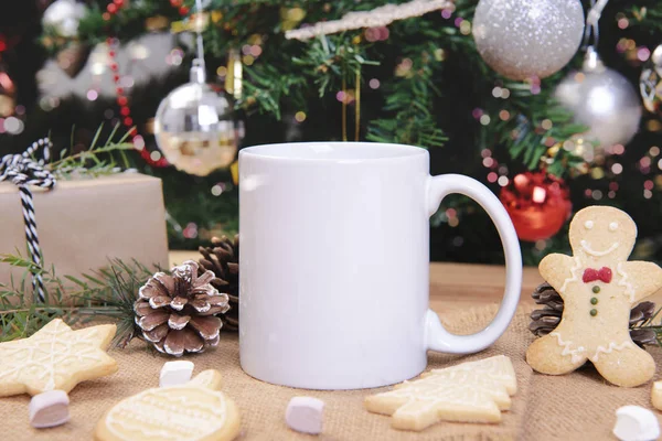 White ceramic coffee cup and christmas decoration on woon table background. mockup for creative advertising text message or promotional content. — Stock Photo, Image