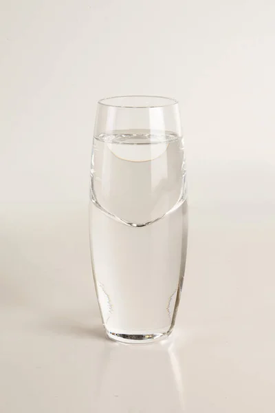 Bellissimo Bicchiere Vodka Sfondo Grigio Chiaro Isolato — Foto Stock