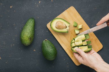Salatalık domates, mısır, üç fasulye salatası, mango, nar tohumu.