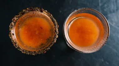 Old Bay, körfez çeşnisi, baharatlı kanlı, Mary mix, votka, clamato suyu.