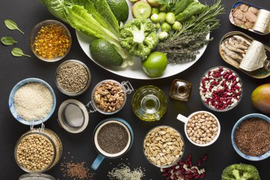 sebze salatası, kese kağıdı, yuvarlak çerçeve, salata malzemeleri, ahşap arka plan, sınır çerçevesi