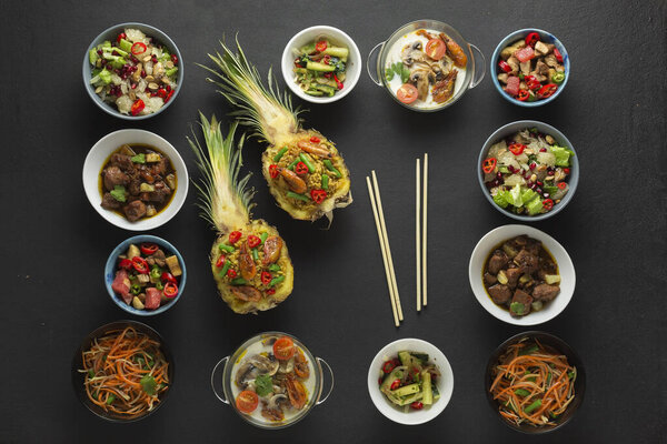 перемешать сукияки, мясо курицы, салат папайи, курица жареная, зеленый
 