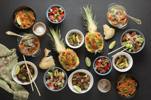 pad thai, Thai basil fried, red curry, chicken, vegan, stir fry
,