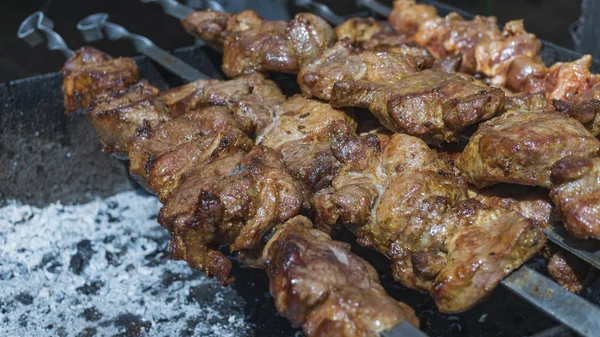 Kebab koken, rundvlees, geroosterd vlees, geroosterd vlees, vlees koken — Stockfoto