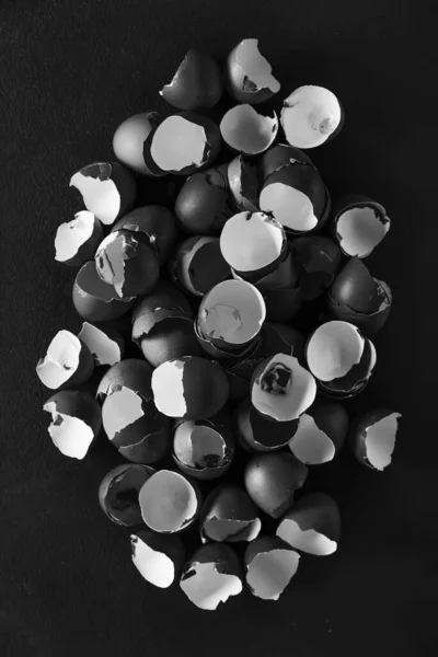 Schwarz Weiß Foto Oster Und Fastenkonzept Ein Haufen Fragmente Von — Stockfoto