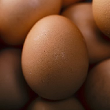 Tavuk yumurtalarının arka planı. Sağlıklı yemek..