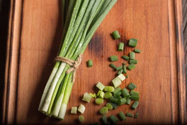 Ernährung Zubereitung Von Salat Mit Grünen Zwiebeln — Stockfoto