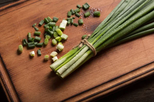 Ernährung Zubereitung Von Salat Mit Grünen Zwiebeln — Stockfoto