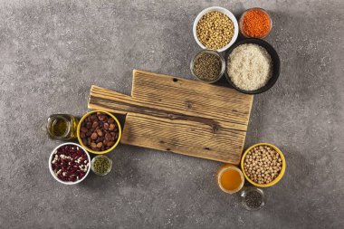 Esrar, kinoa, baklagil, pirinç, chia - diyette protein ve vitamin kaynakları, üst görünüm