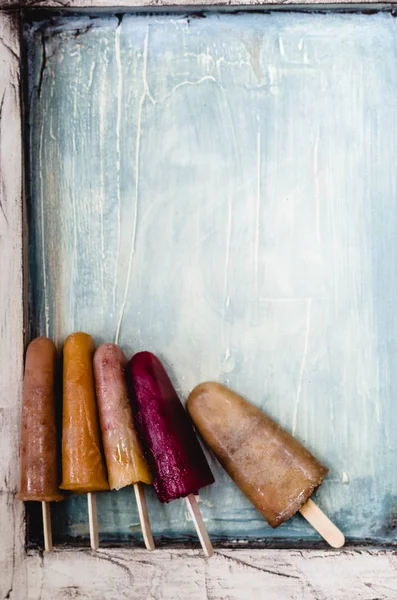 Çeşitli meyve popsicles