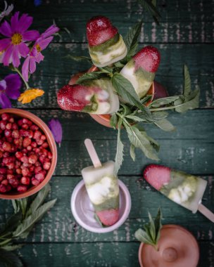 Çeşitli meyve popsicles
