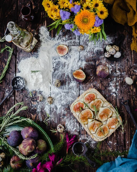 Tarta con higos frescos y romero — Foto de Stock