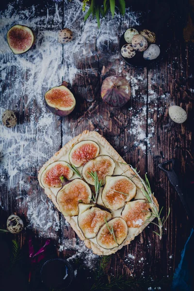 stock image Tart with fresh figs and rosemary