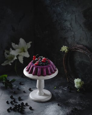 Jöleli tart beyaz pasta stand