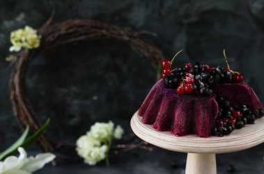 Jöleli tart beyaz pasta stand