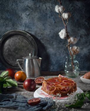  Kan portakalı ters dönmüş pasta.