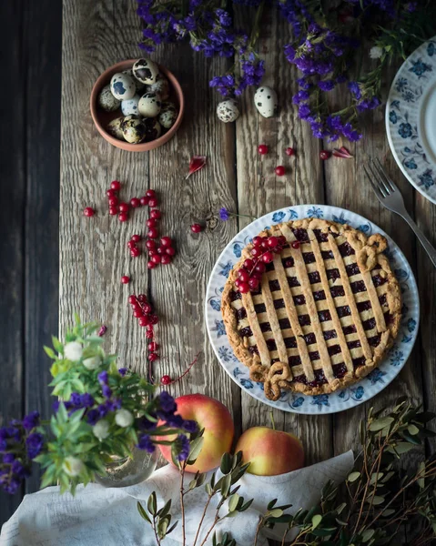 Pasta plaka üzerinde doldurma berry ile