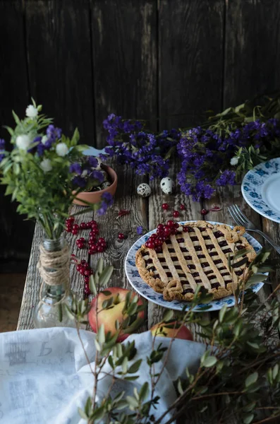 Pasta plaka üzerinde doldurma berry ile