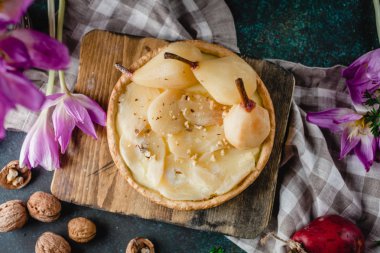 Armut pasta ve çiçekler