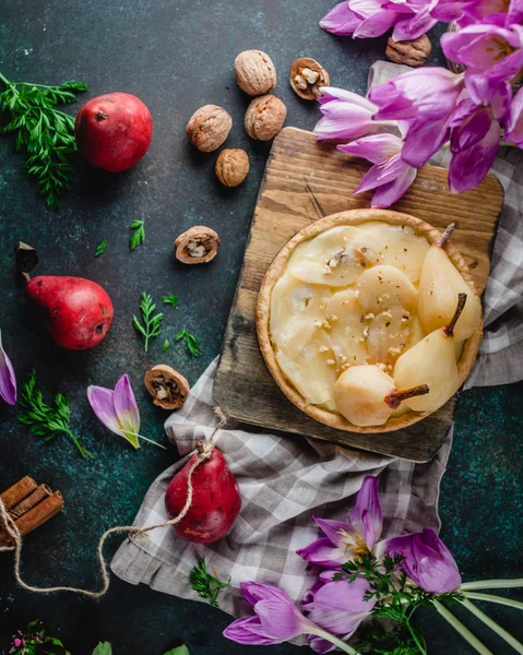 Armut pasta ve çiçekler