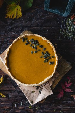 Kabak pasta tohumları ile dekore edilmiş