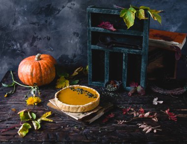 Kabak pasta tohumları ile dekore edilmiş