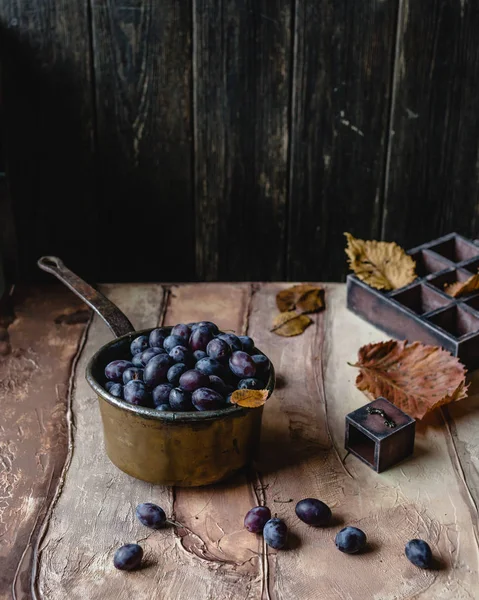 Erimiş eriklerle dolu bir kepçe