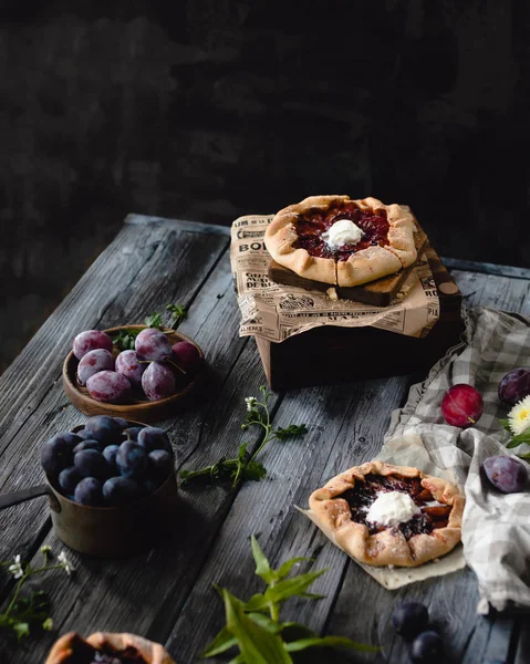 Taze pişmiş Erik tart