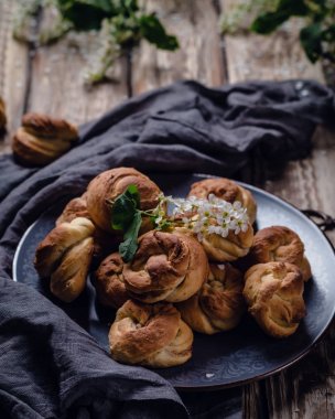 Taze pişmiş çörekler yığını