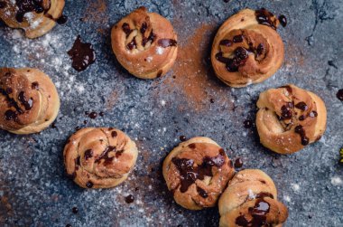 Çikolata ile taze yapılmış buns 