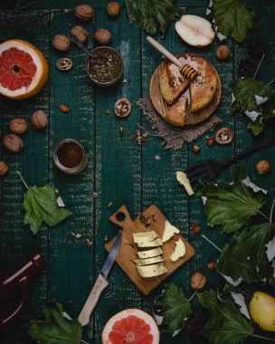 Elmalı turta bal ile