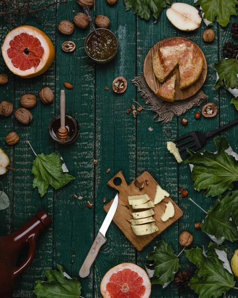 Elmalı turta bal ile