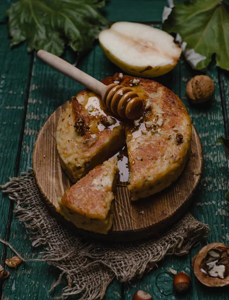 Elmalı turta bal ile