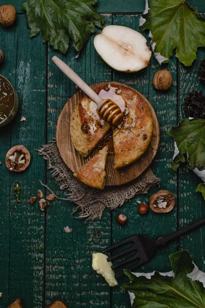 Elmalı turta bal ile