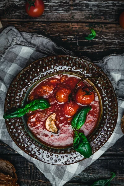 Bowls Tomato Soup Basil Leaves Wooden Background Top View — Stock Photo, Image