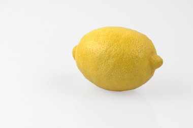 Limon beyazda izole