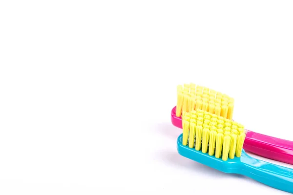 Primer plano de los cepillos de dientes rosa y azul — Foto de Stock