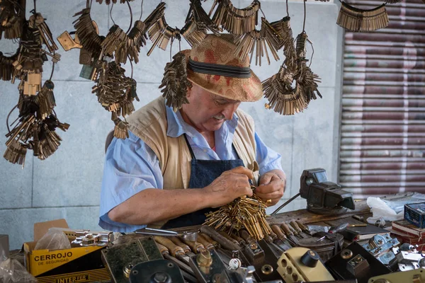 El Rastro çilingir ve onun araçları