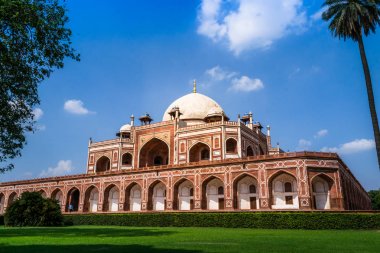 Humayun's Tomb with white clouds in background clipart